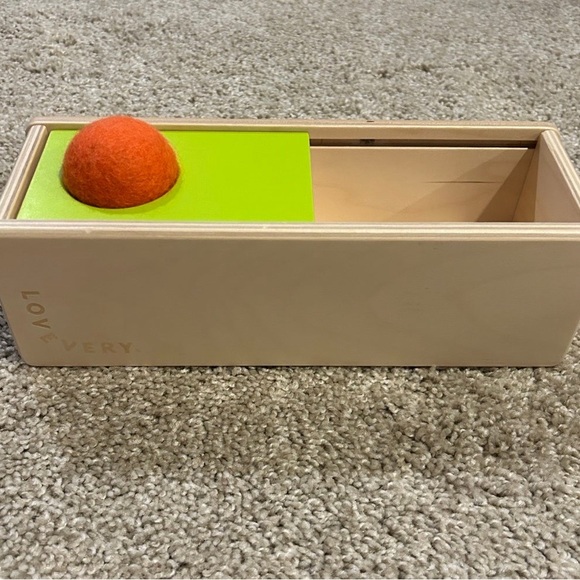 Lovevery Sliding Top Box 11-12 Months Thinker Play Kit Red/ Orange Felt Ball - Picture 3 of 8